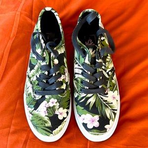 Vans Women Low Top Hawaiian Floral Sneakers
